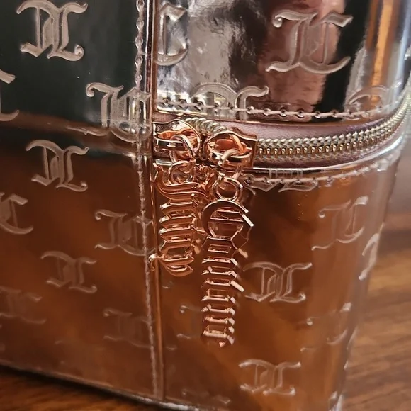 Juicy Couture Metallic Rose Gold Travel Cosmetic Case - Picture 8 of 16